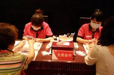 從麻辣燙到海底撈 美甲服務(wù)背后，火鍋品牌拼的遠(yuǎn)不止是貼心